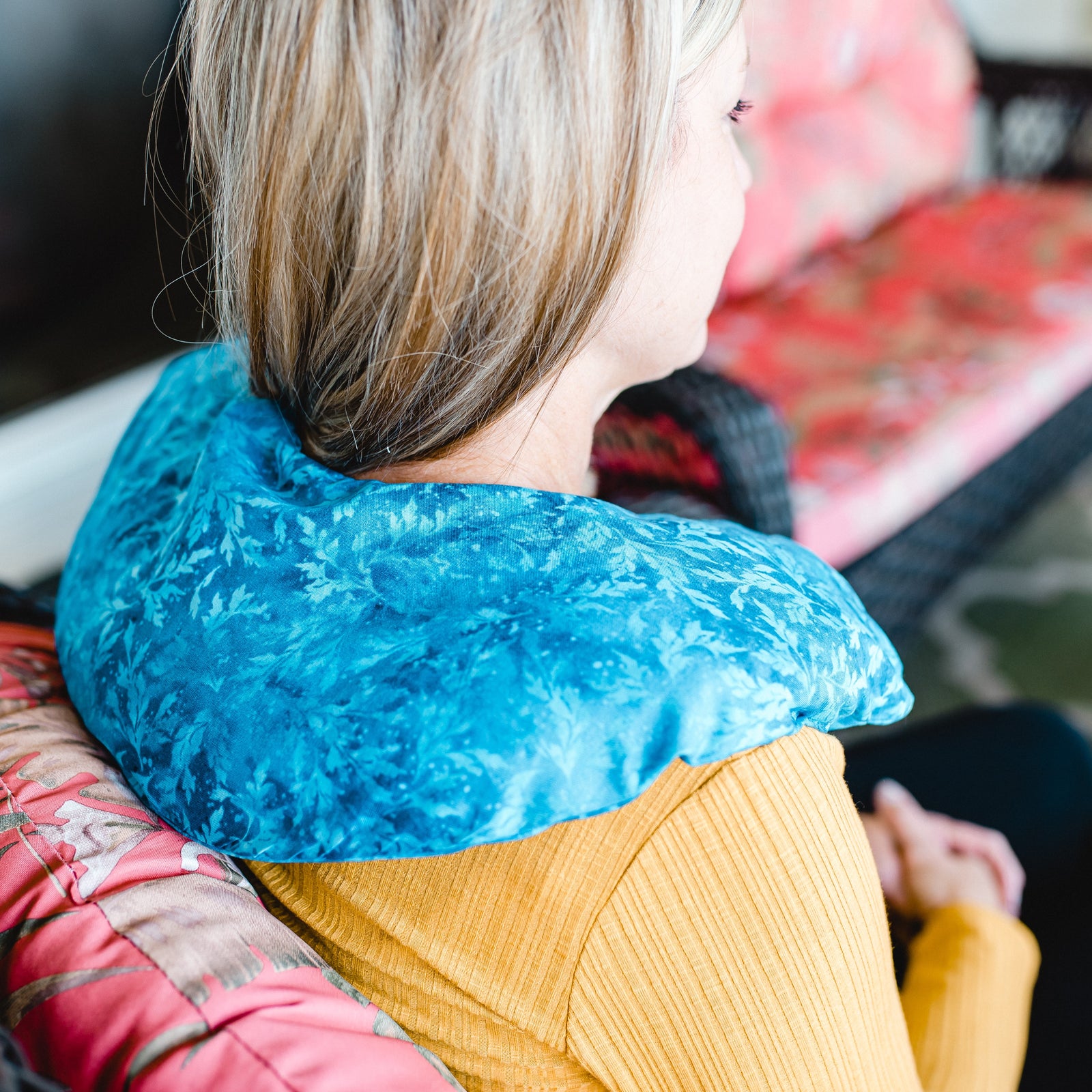 U Shaped Hot and Cold Pack Neck Pillow with Removable Cover
