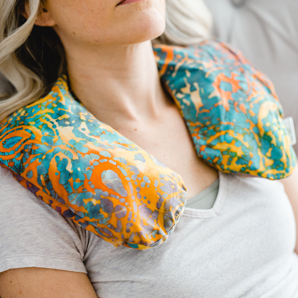 U Shaped Hot and Cold Pack Neck Pillow with Removable Cover