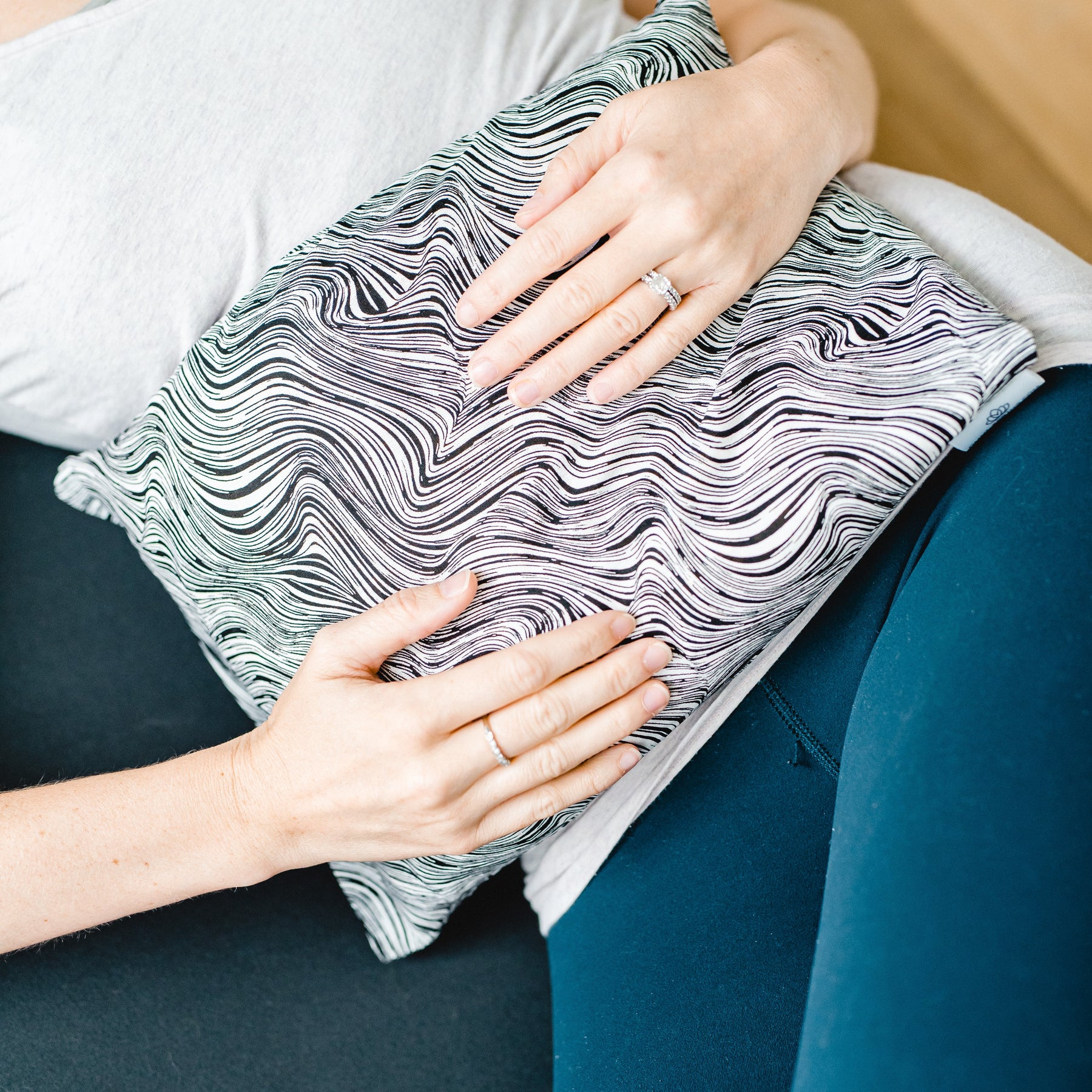 How to Use An Eye Pillow OmniSpring